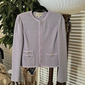 St. John classy lavender zip up suit jacket. I’m excellent condition.